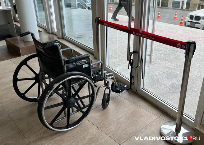Девочка не смогла поиграть на празднике из-за того, что ее не пустили на коляске | Источник: Елена Буйвол / VLADIVOSTOK1.R