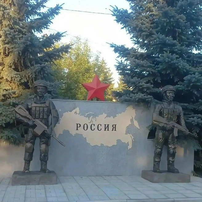 Фигуры бойцов сравнили с игрушечными солдатиками | Источник: «Комсомольская правда»