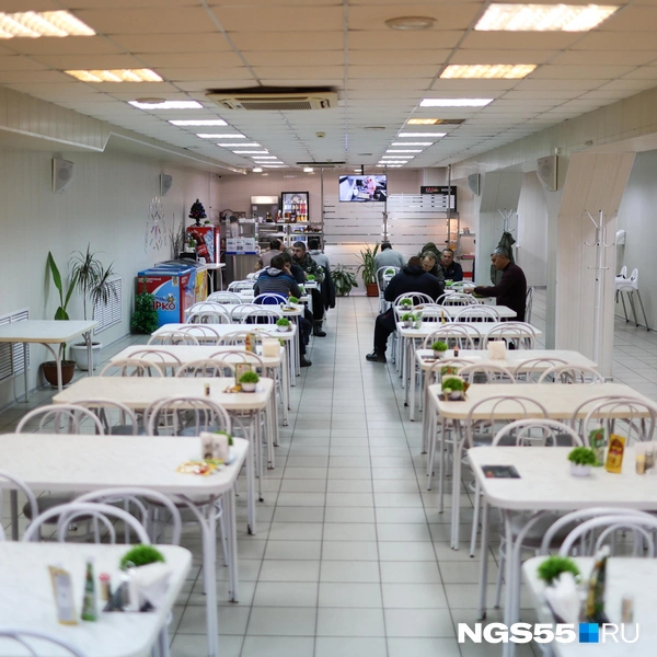 В заведении много мест | Источник: Евгений Софийчук / NGS55.RU