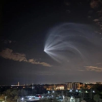 В небе над Петербургом заметили светящуюся «медузу» — что это было?