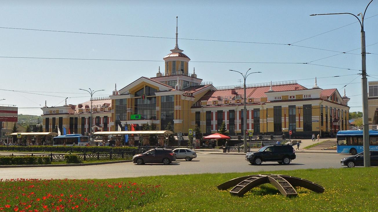 Слева&nbsp;— 2010 год, справа&nbsp;— 2025-й | Источник: Yandex.ru/maps