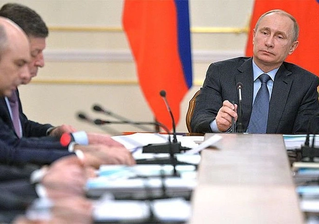 Госслужащим в правительстве сократили зарплаты на 10% | ya62.ru