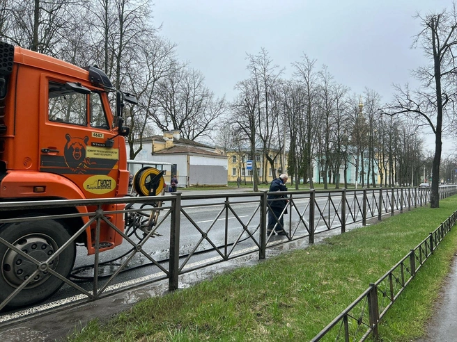 Четверть миллиона кубометров воды потратили, чтобы отмыть улицы Петербурга после зимы | Источник: Комитет по благоустройству Петербурга