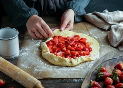 Десерты с клубникой: 5 потрясающих рецептов, которые покорят вашу семью и гостей