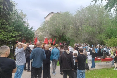 «Немцы» в хиджабах и очередь за пломбиром за 150 рублей: День Победы в Волгограде