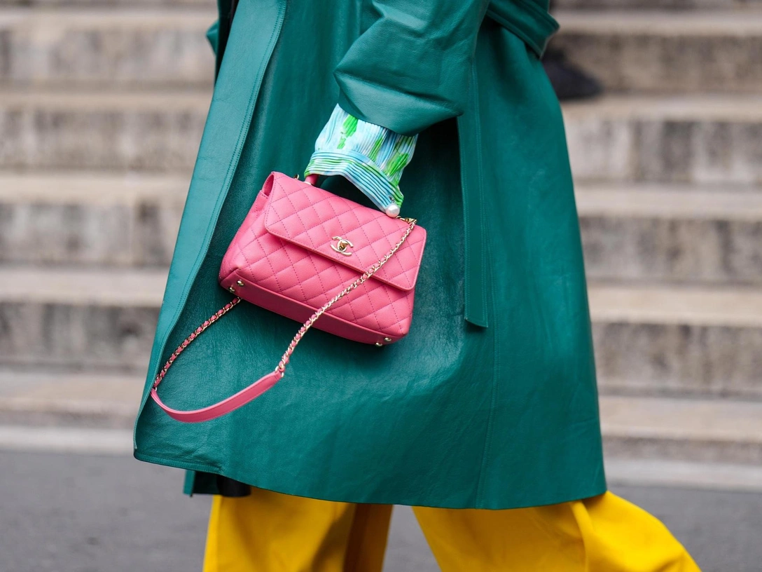 7 самых модных сумок, которые дополнят новогодний образ | marieclaire.ru