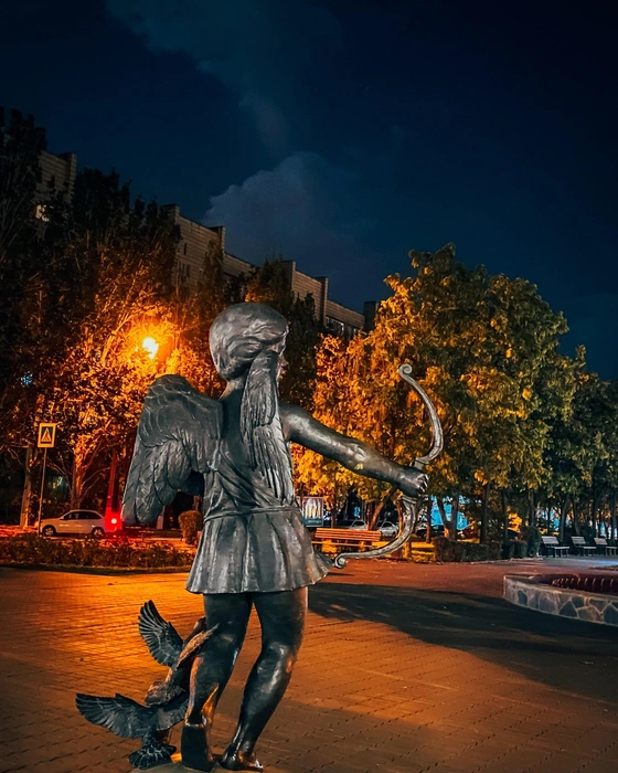 Купидон каждый день ищет новых и новых «жертв» любви | Источник: Юлия Воропаева / Vk.com