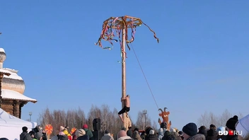 Смельчаки пытались долезть до самого верха… | Источник: Анастасия Селиверстова / 59.RU