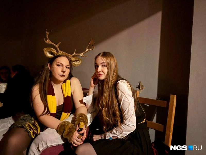 Подружки вдохновлялись миром Джоан Роулинг и трендами из TikTok | Источник: Алёна Золотухина / NGS.RU