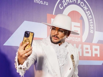 Фомин унизил Рогова, Чеботина утеплилась, а Киркорова заставили бегать по лестницам: как прошло шоу МУЗ-ТВ в честь Дня Москвы