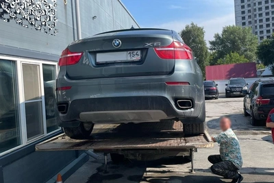 Должница попыталась спрятать BMW X6 от приставов
