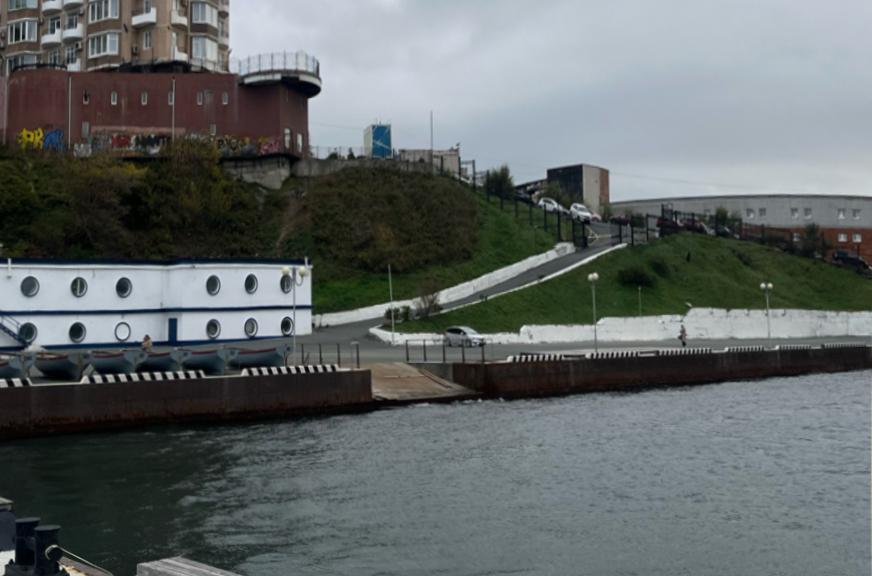 Яхт-клуб ТОФ 1960-70 годы и наши дни | Источник: Елена Буйвол / VLADIVOSTOK1.RU