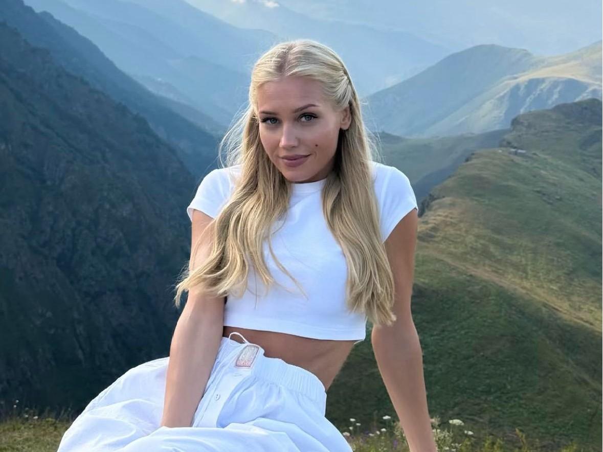 Кристина Асмус 21 год не ела хлеб — ради таких пляжных вау-фото