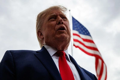 Трамп заявил о любви к свободной прессе и велел репортёру молчать