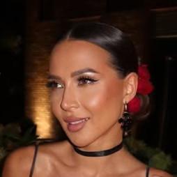 В парике и опухшая от слез: Лерчек впервые вышла на связь с поклонниками после тяжелой химии — видео