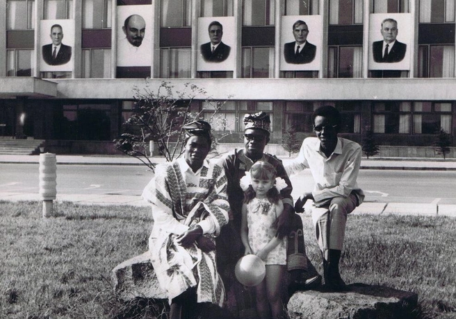 Возле Горисполкома (сейчас администрация Краснодара), 1970 год | Источник: Pastvu.com