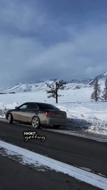 28-летняя девушка из Томска бросила всё и уехала на Алтай. Уже 5 месяцев она живет в легковушке