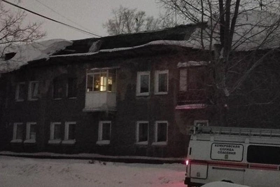 Крыша дома рухнула в Кемерове из-за снежных завалов