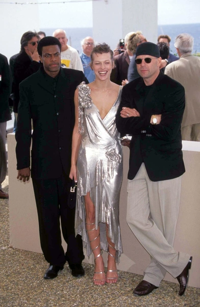 Милла Йовович на фестивале в Каннах 1997 год