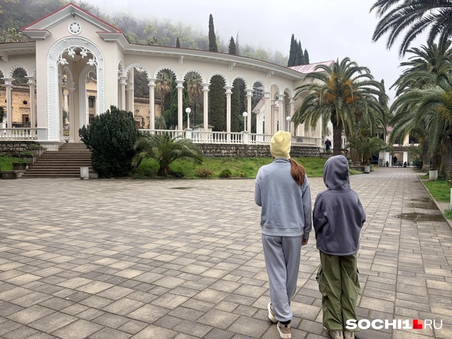 Колоннада очень красивая | Источник: Анна Грицевич / SOCHI1.RU