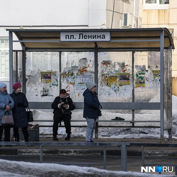 Людям пришлось ждать автобус около 50 минут | Источник: Наталья Бурухина / NN.RU