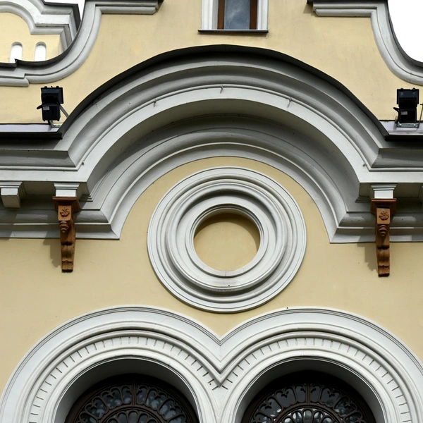 Вариация на тему арочного карниза | Источник: Violeta Beigiene via Shutterstock/Fotodom.ru