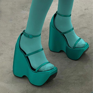 Ставим лайк: модные сандалии на платформе как у Versace