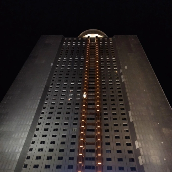 Практически все дни туристы жили в 47-этажном отеле | Источник: Константин Каськаев / ВКонтакте