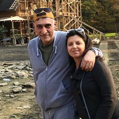 «Не могу смотреть это видео и еще долго не смогу»: Симоньян делится трогательными кадрами Кеосаяна в день его рождения