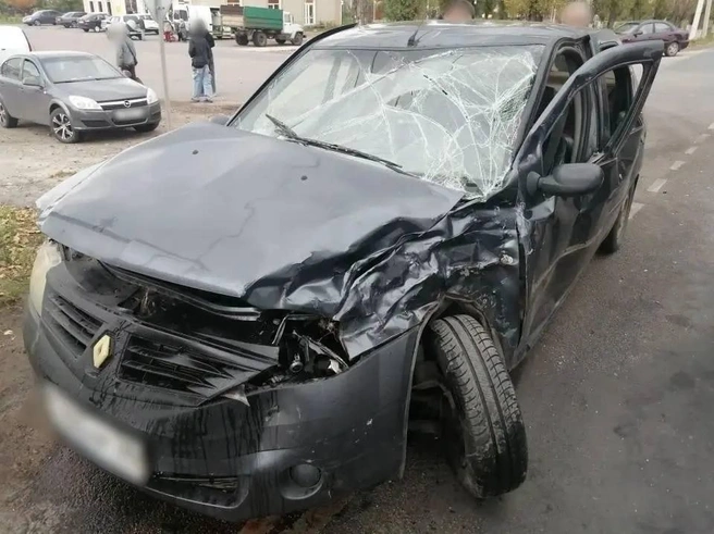 Водитель, женщина и пенсионерка пострадали в ДТП с грузовиком в Воронежской области | Источник: ГУ МВД России по Воронежской области / T.me