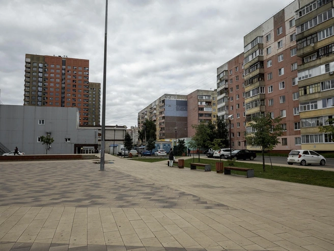 Для мероприятий в сквере есть большая площадка и сцена | Источник: Александр Куренной / 76.RU