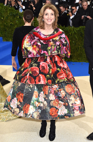 Фото №2 - Не смогли: звезды, не осилившие дресс-код MET Gala 2017