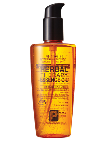 Масло для волос `DAENG GI MEO RI` HONEYЭксклюзивная формула с содержанием масла семян подсолнечника и экстракта маточного молочка обеспечивает питание и восстановление волос, защищает от негативного влияния окружающей среды. Цена: 995 руб.Где купить: letu.ru