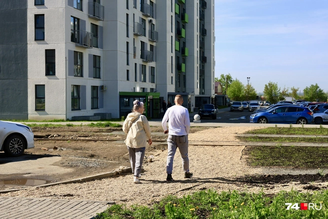 Заасфальтированную дорожку здесь сделать нельзя | Источник: Михаил Шилкин