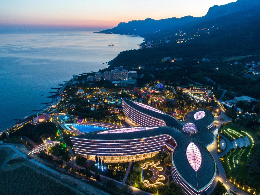 Интерактивная программа, иммерсивный ужин, розыгрыш призов: как курорт Mriya Resort & SPA отметит свое девятилетие | marieclaire.ru