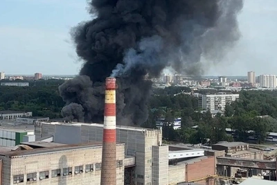 Пожарные ликвидировали горение склада у завода «Экран»