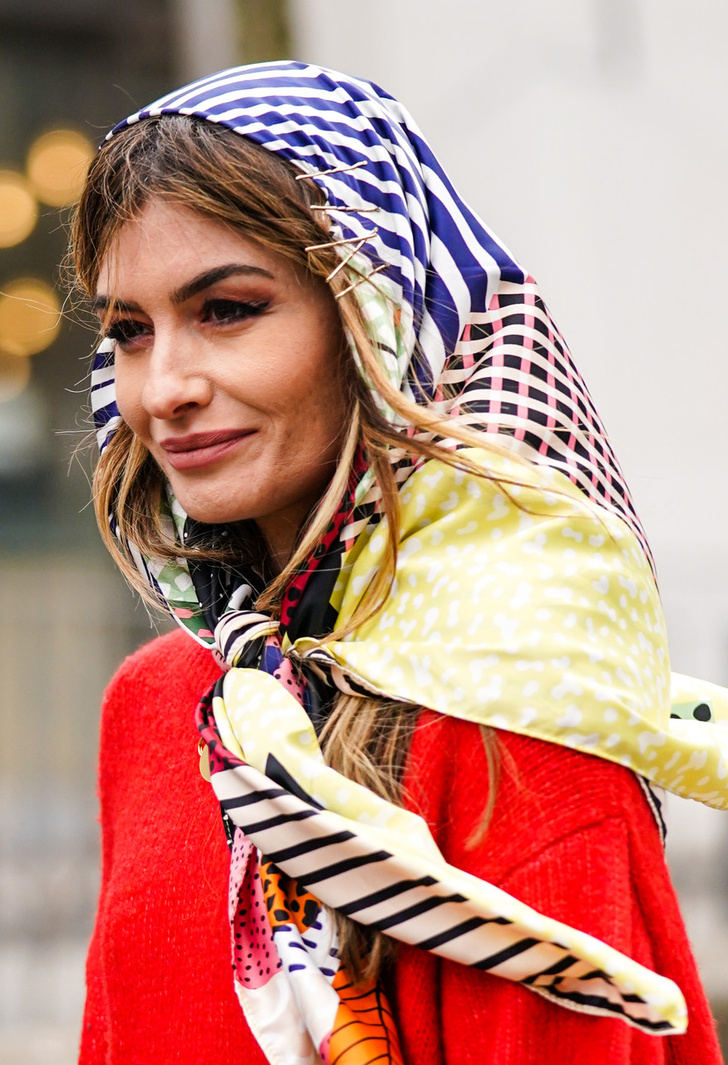 Женские шарфы 2024-2025 на осень и зиму - как завязать шарф пошагово, образы с чем носить шарф