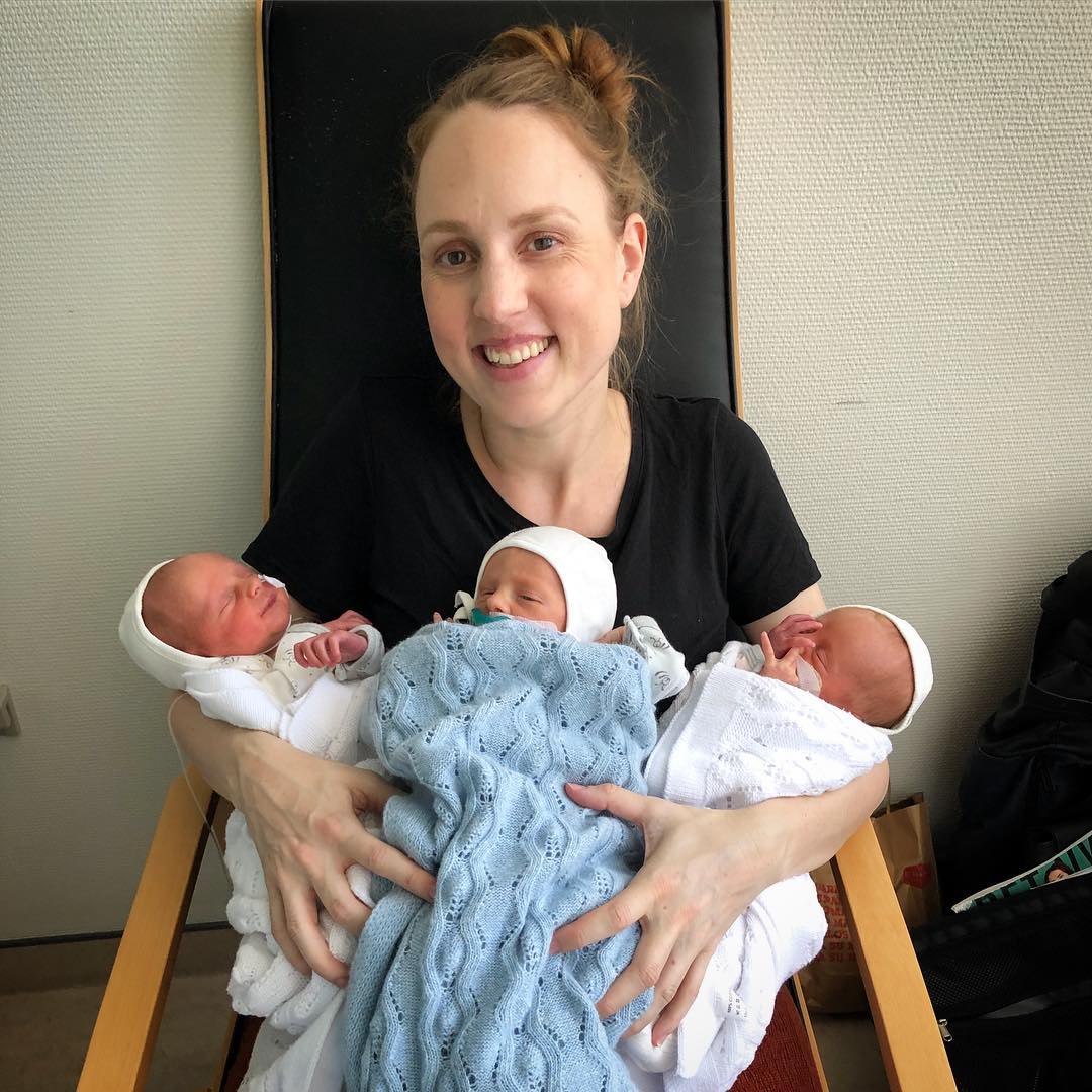Беременная тройняшками показала живот, живот при многоплодной беременности | WDAY