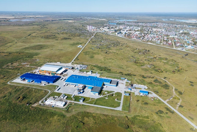 За прошлый год комбинат произвел 3300 тонн полуфабрикатов и 6500 тонн колбас и деликатесов | Источник: «Сибагро»