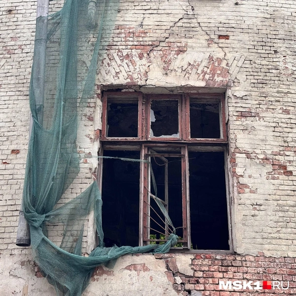Здание сильно пострадало из-за пожара | Источник: Дмитрий Толстошеев / MSK1.RU