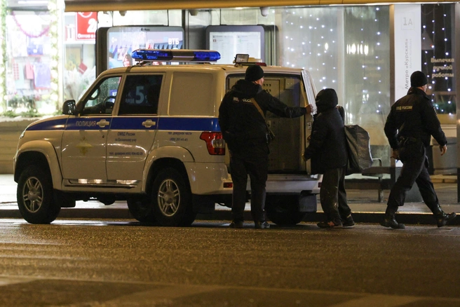 В Москве силовики задержали активистку, которая собирала подписи за сохранение особо охраняемых природных территорий  | Источник: Артем Устюжанин / MSK1.RU