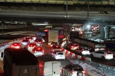 Пробки вернулись на площадь Труда: причины и решения