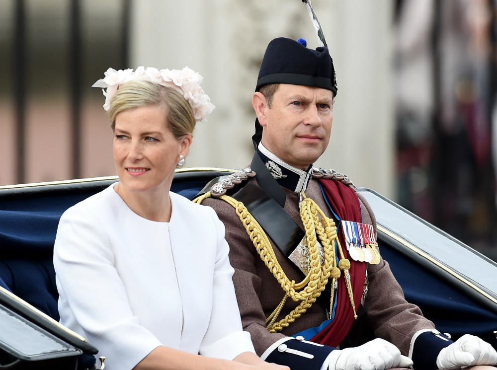 Подарок на свадьбу: о чем просила Королеву ее «любимая невестка» (и почему получила отказ) | marieclaire.ru