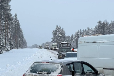 Five vehicles collide on highway near Yaroslavl