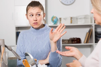 «Я не вышла за парня, которого сосватала мне мать, и теперь она не принимает моего жениха»