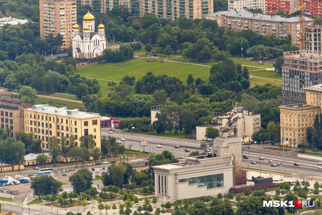 Вид на «Рабочего и колхозницу»  | Источник: Артем Устюжанин / MSK1.RU