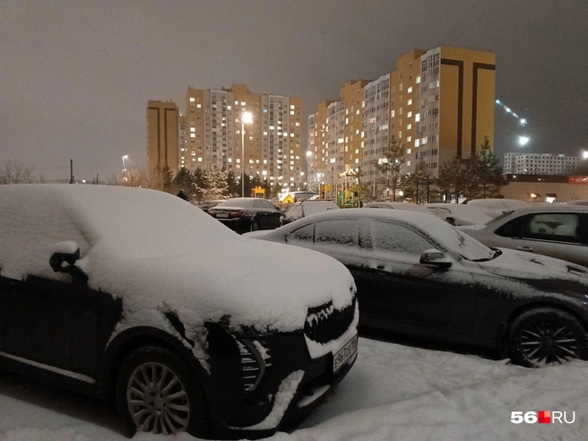 Дороги и тротуары могут начать посыпать не песко-соляной смесью | Источник: Владислав Митрошин / 56.RU