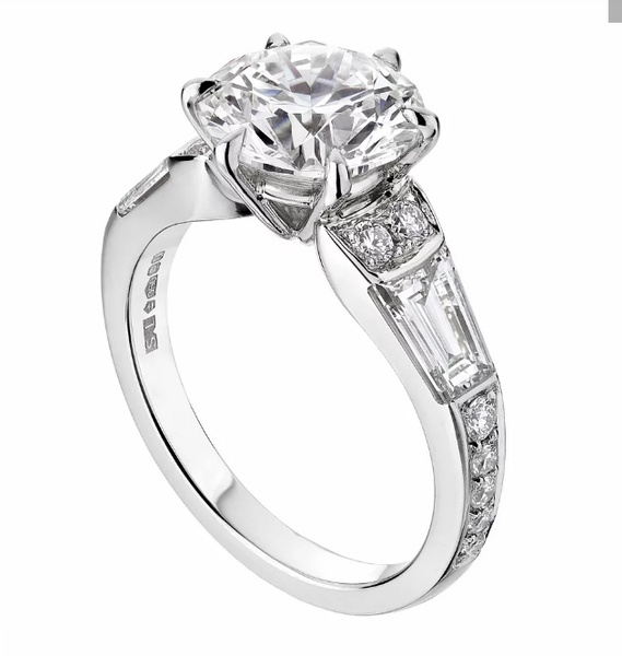 Как обручальное кольцо принцессы Беатрис связано с Меган Маркл