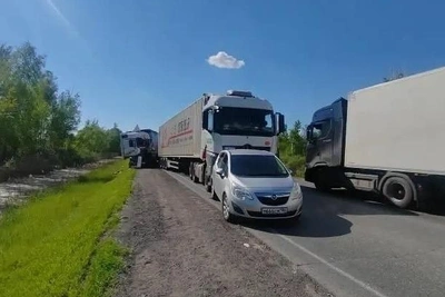 На трассе Тюмень — Омск фура врезалась в другую: водитель погиб