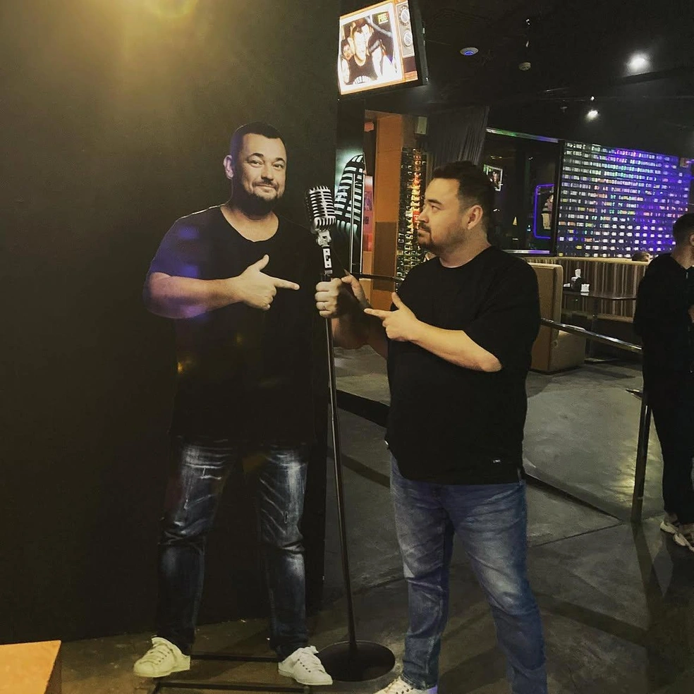 Нередко Булат бывает в заведениях Сергея Жукова | Источник: bigash_b/ Instagram (экстремистская организация, деятельность запрещена на территории РФ)